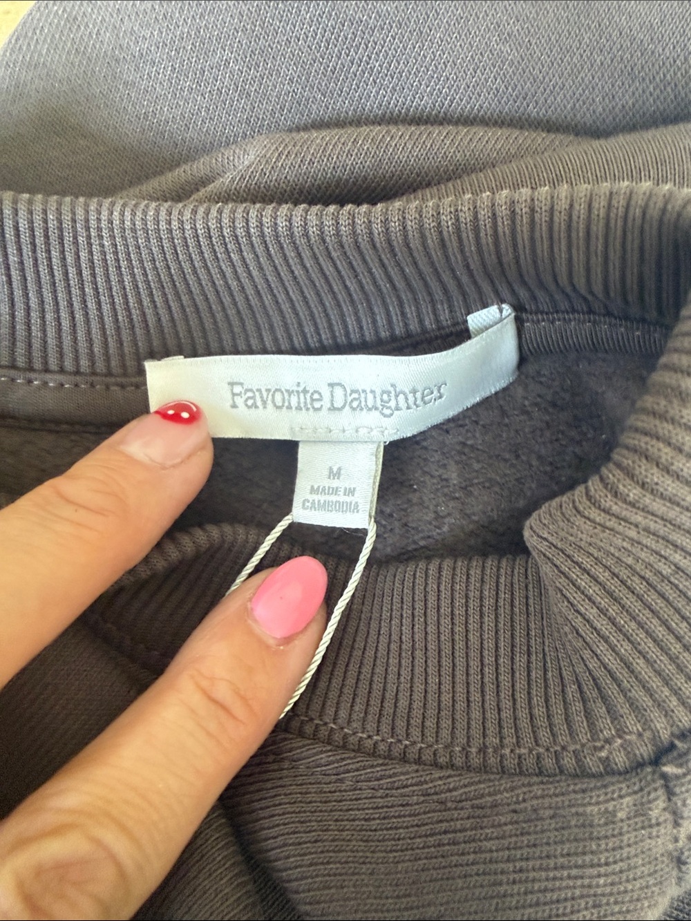 FAVORITE DAUGHTER SWEATSHIRT 🤎 - Picture 4 of 4